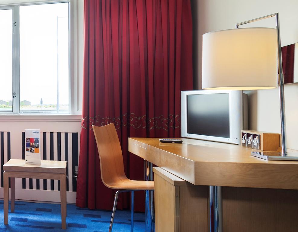 Park Inn By Radisson Shannon Airport Bagian luar foto