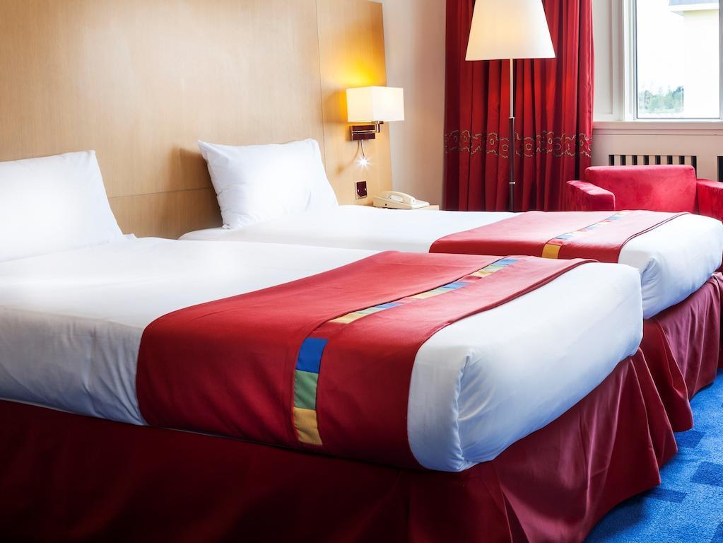 Park Inn By Radisson Shannon Airport Bagian luar foto