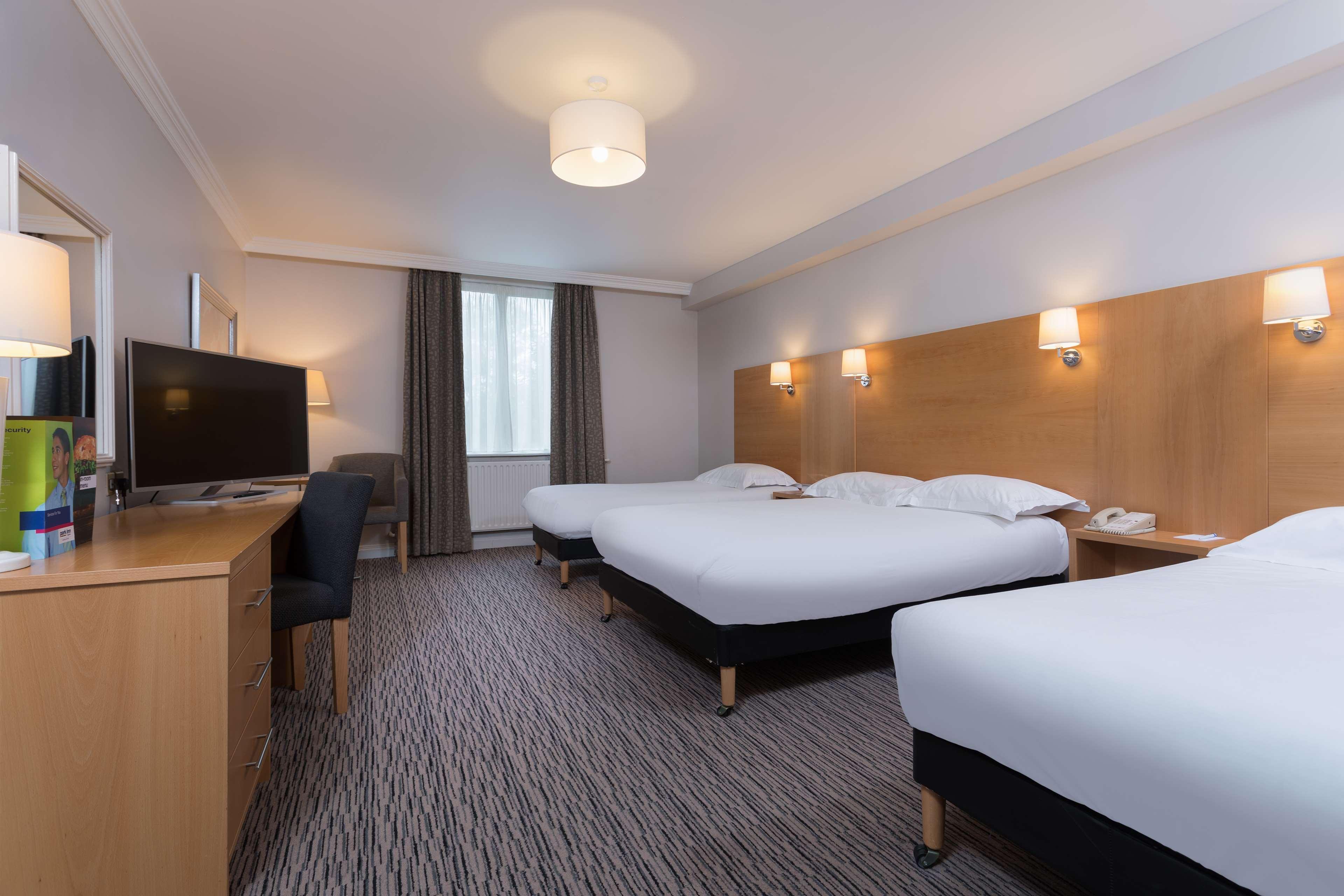 Park Inn By Radisson Shannon Airport Bagian luar foto