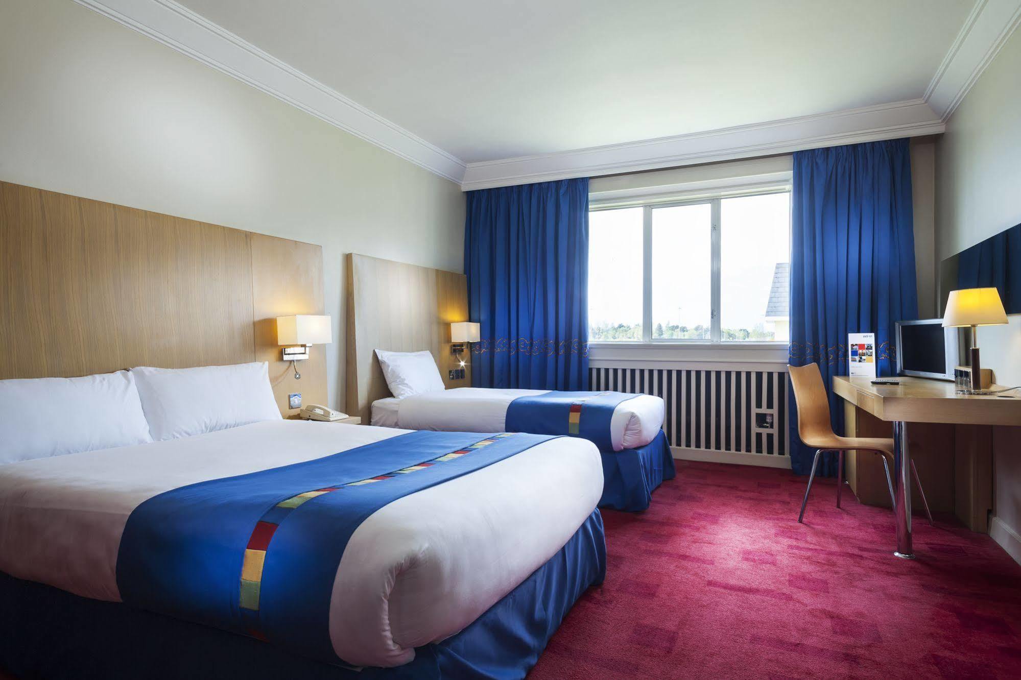 Park Inn By Radisson Shannon Airport Bagian luar foto