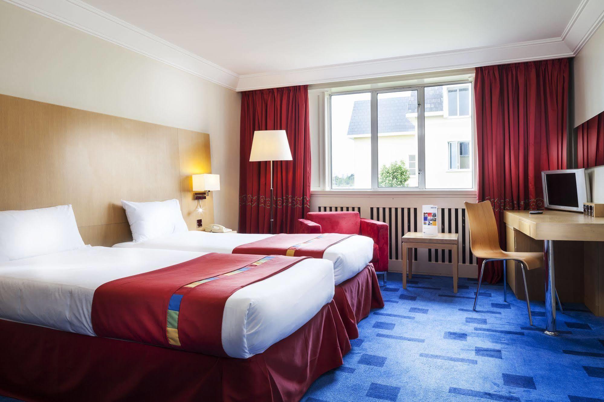 Park Inn By Radisson Shannon Airport Bagian luar foto