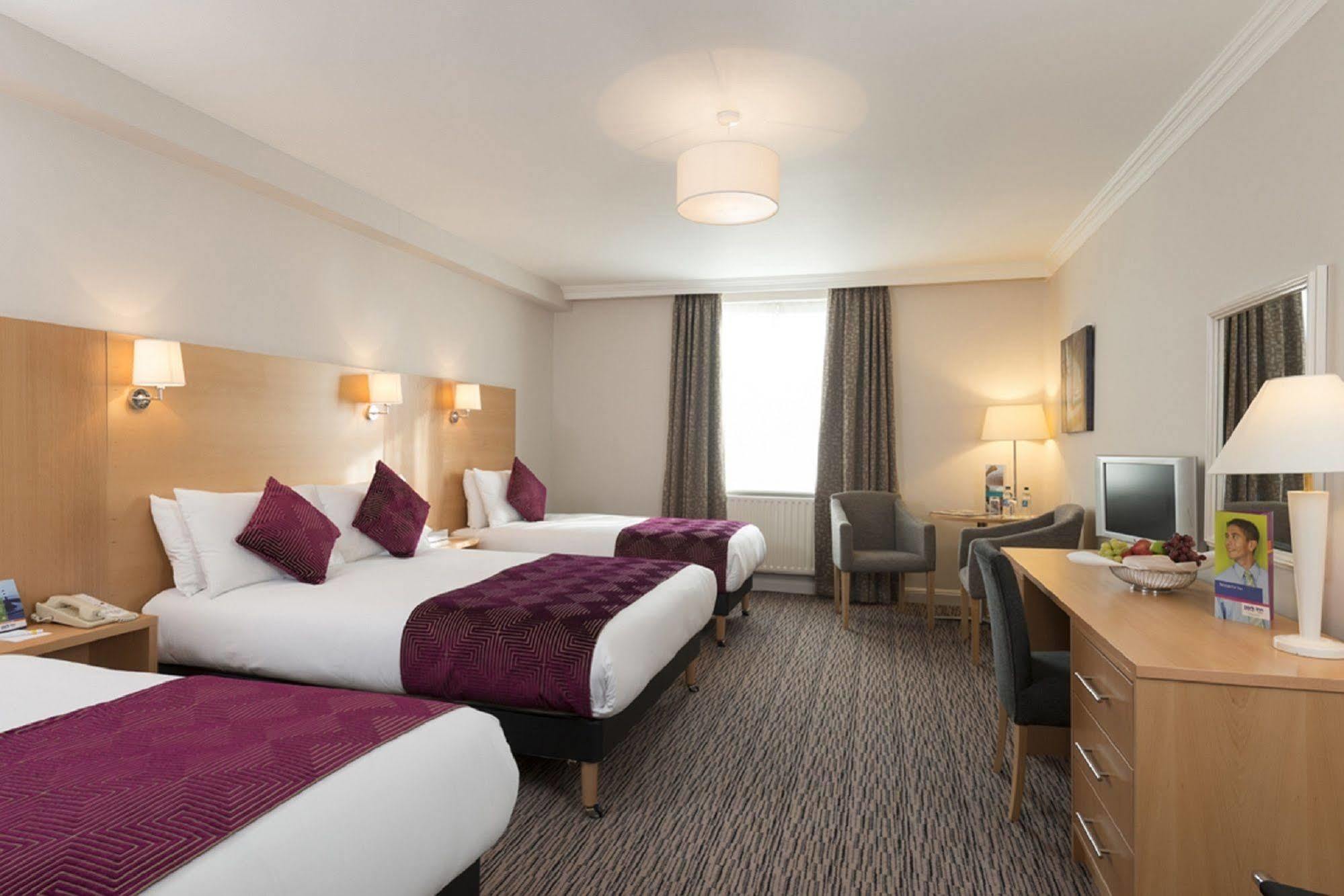 Park Inn By Radisson Shannon Airport Bagian luar foto