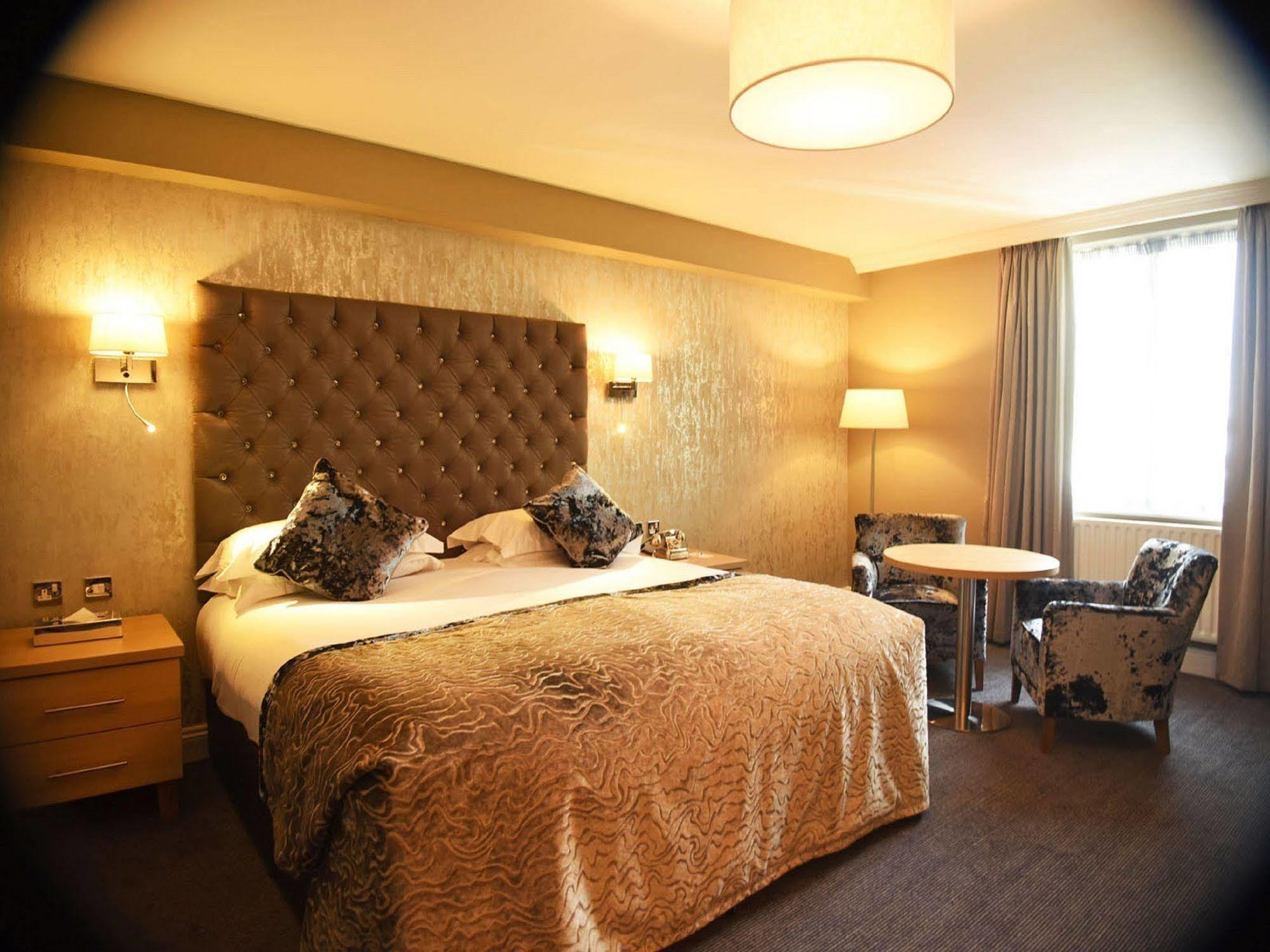 Park Inn By Radisson Shannon Airport Bagian luar foto